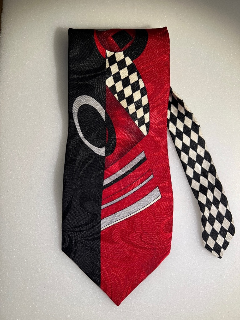 PORTOFINO SILK TIE RED AND GRAY ABSTRACTLY PATTERNED 80S VINTAGE